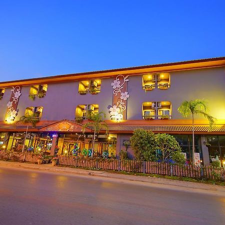 The Corner Hotel (Adults Only) Chiang Rai Buitenkant foto