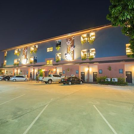 The Corner Hotel (Adults Only) Chiang Rai Buitenkant foto