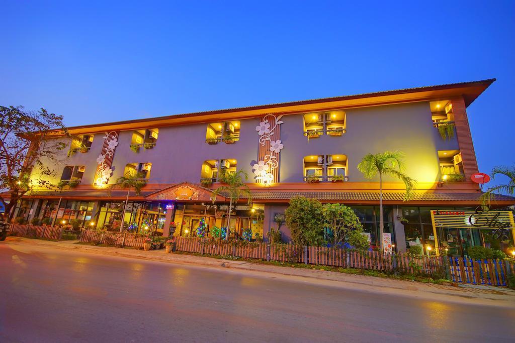 The Corner Hotel (Adults Only) Chiang Rai Buitenkant foto