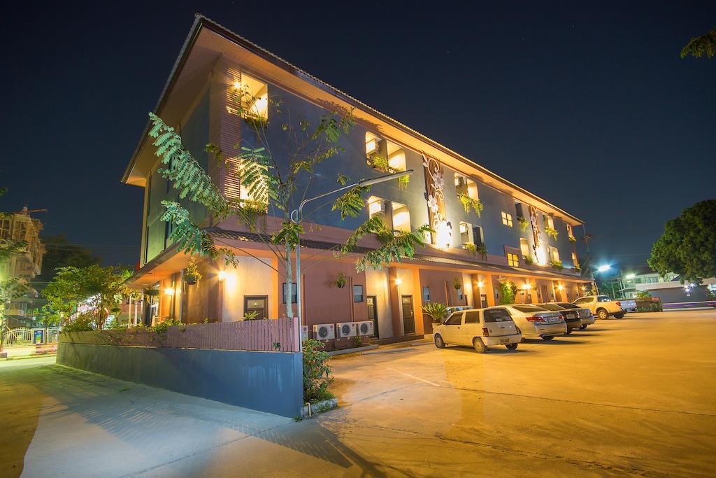 The Corner Hotel (Adults Only) Chiang Rai Buitenkant foto