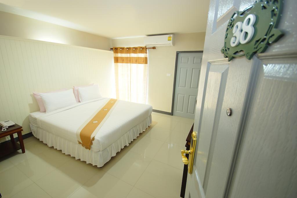 The Corner Hotel (Adults Only) Chiang Rai Buitenkant foto